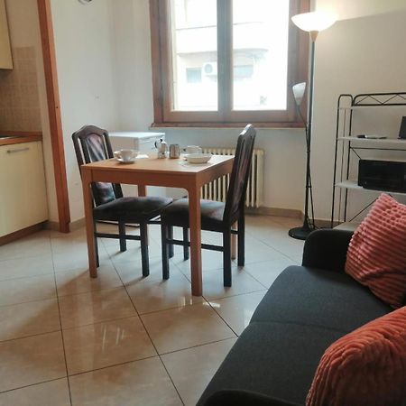 Apartment In Front Of The Train Station! Florenţa Exterior foto