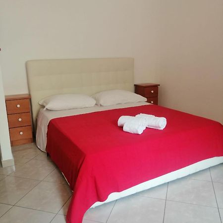 Apartment In Front Of The Train Station! Florenţa Exterior foto
