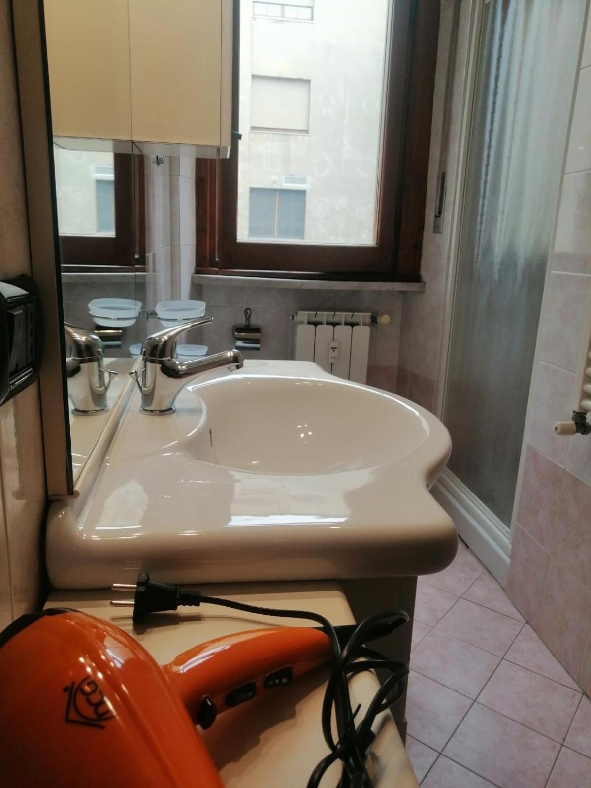 Apartment In Front Of The Train Station! Florenţa Exterior foto
